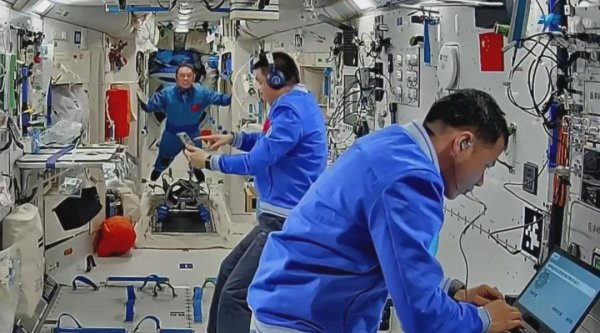 金牛速配 空间站曾被撞，神二十乘组为何才出舱1次，地面太空救援飞船何用