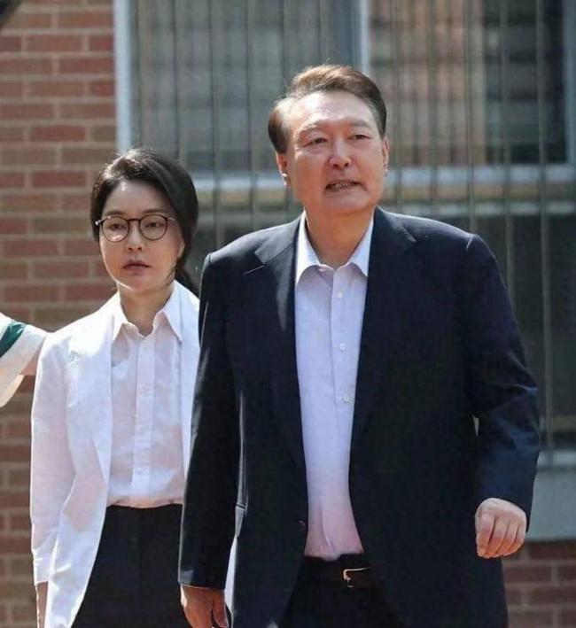 博主：尹锡悦可能再也放不出来了 情绪崩溃当众落泪