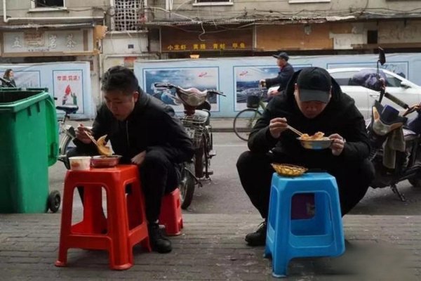 信钰证券  “在地意识觉醒”: 小红书上的年轻人, 想过去模板化生活